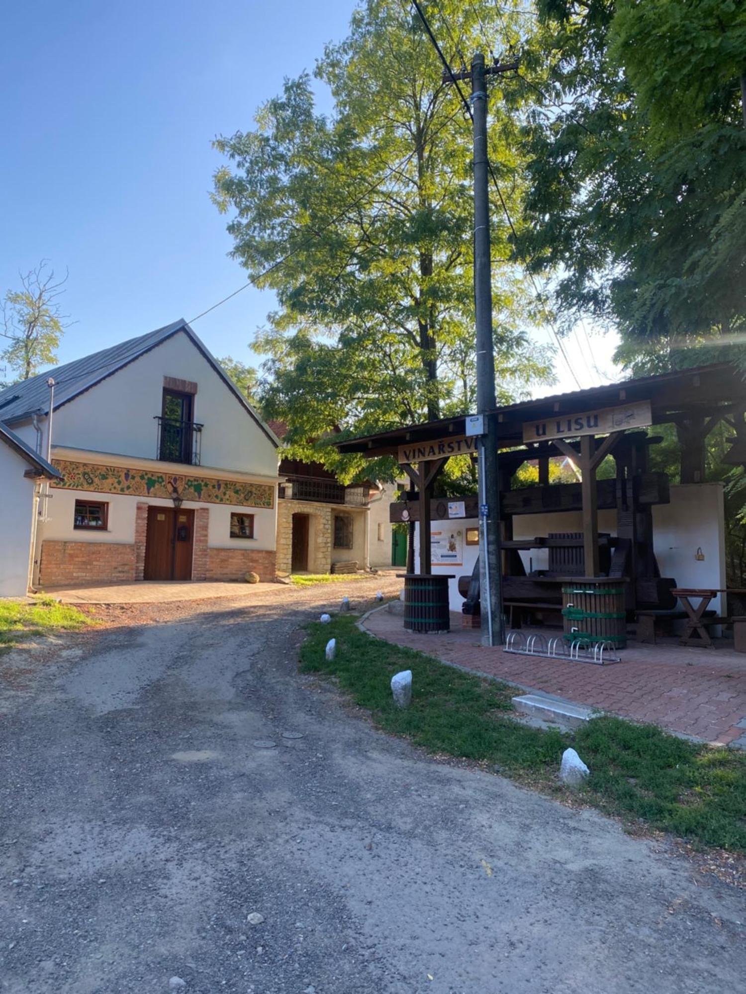 Hotel Wbs Vinarstvi U Lisu Znojmo 6345 Esterno foto